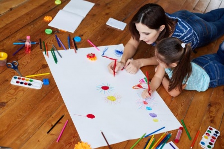 Les b&eacute;n&eacute;fices d'engager une nounou dipl&ocirc;m&eacute;e en petite enfance pour votre b&eacute;b&eacute;